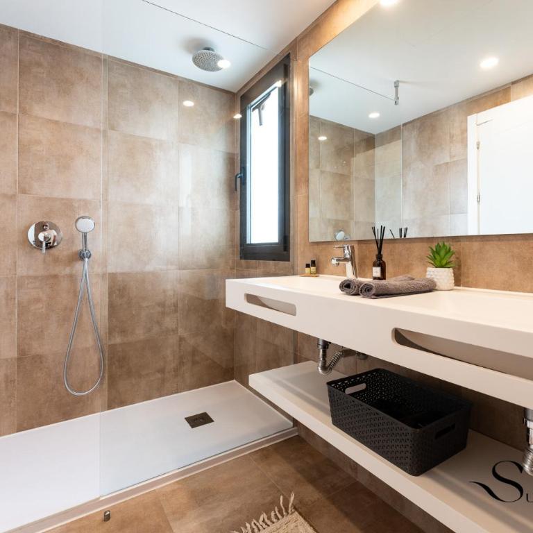 Estepona Duplex with BBQ & Jacuzzi - Two-Bedroom Apartment with Balcony and Terrace - 7