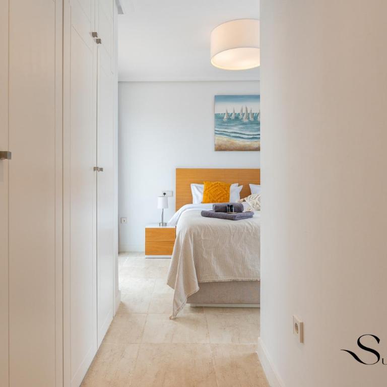 Estepona Duplex with BBQ & Jacuzzi - Two-Bedroom Apartment with Balcony and Terrace - 15