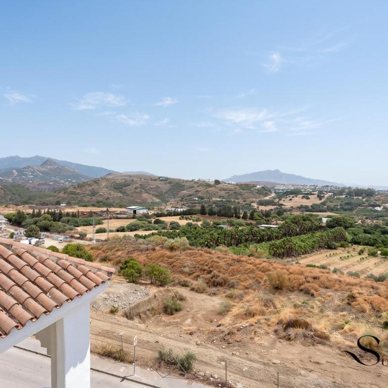 Estepona Duplex with BBQ & Jacuzzi - Two-Bedroom Apartment with Balcony and Terrace - 17