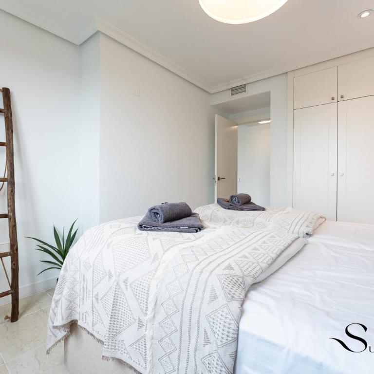 Estepona Duplex with BBQ & Jacuzzi - Two-Bedroom Apartment with Balcony and Terrace - 20