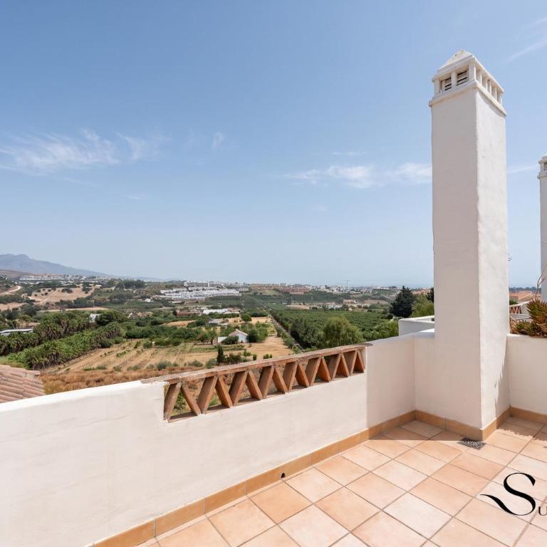 Estepona Duplex with BBQ & Jacuzzi - Two-Bedroom Apartment with Balcony and Terrace - 21