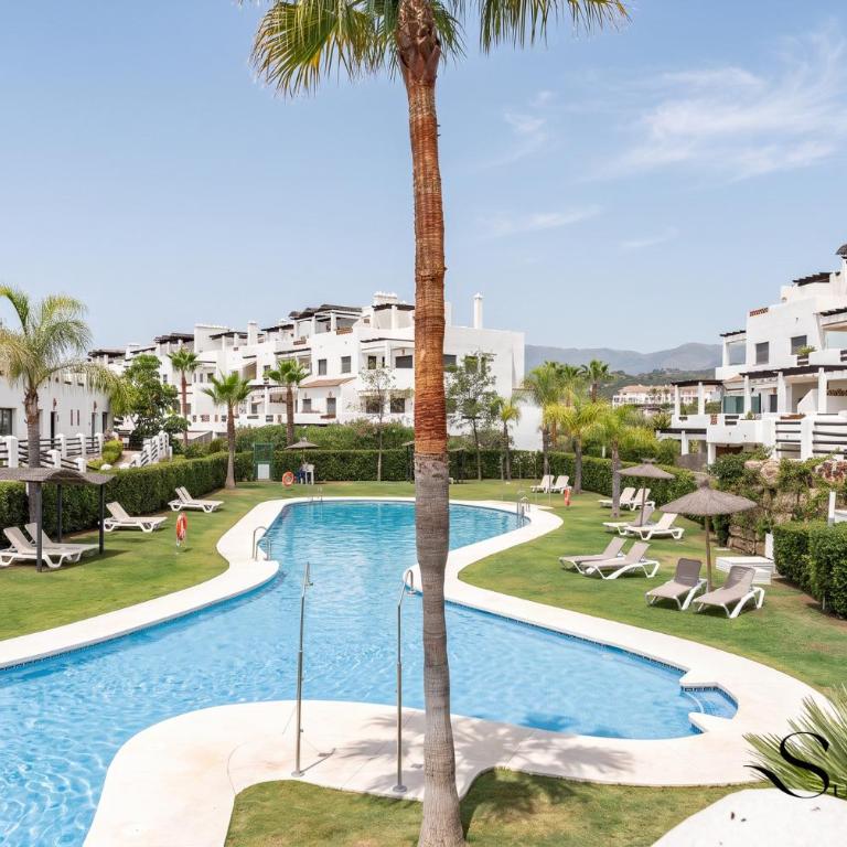 Estepona Duplex with BBQ & Jacuzzi - Two-Bedroom Apartment with Balcony and Terrace - 24
