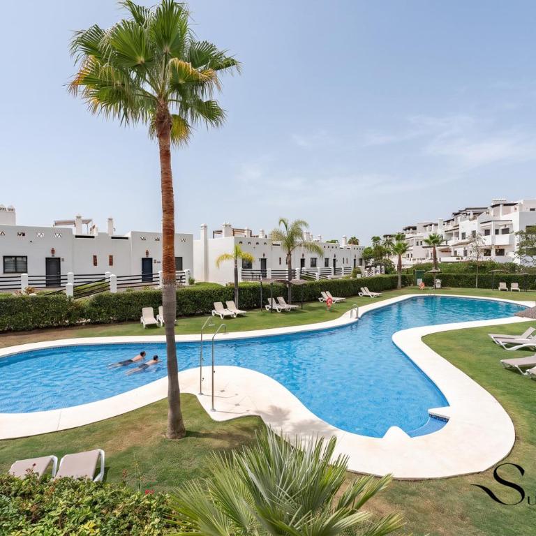 Estepona Duplex with BBQ & Jacuzzi - Two-Bedroom Apartment with Balcony and Terrace - 28