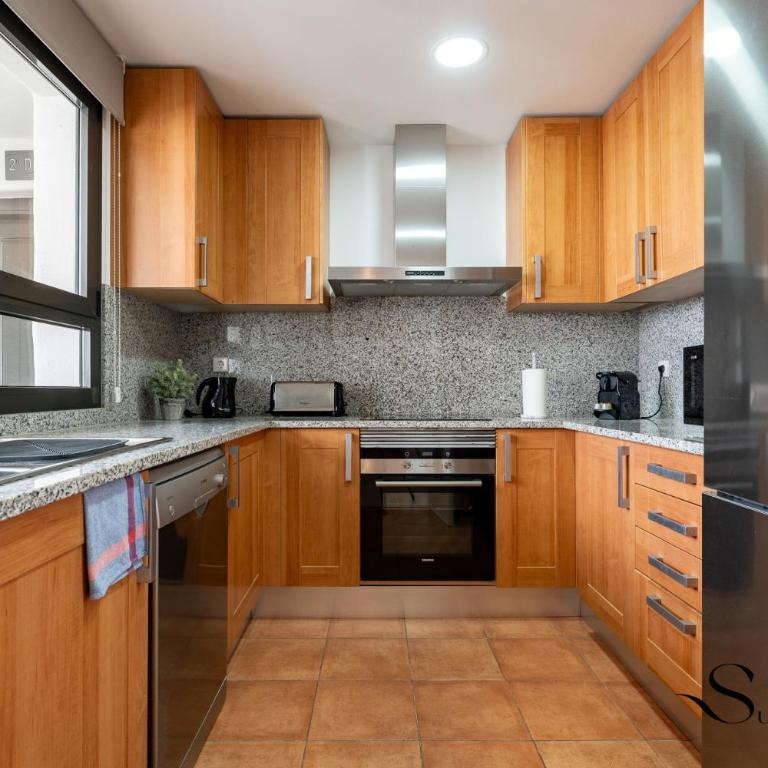 Estepona Duplex with BBQ & Jacuzzi - Two-Bedroom Apartment with Balcony and Terrace - 31