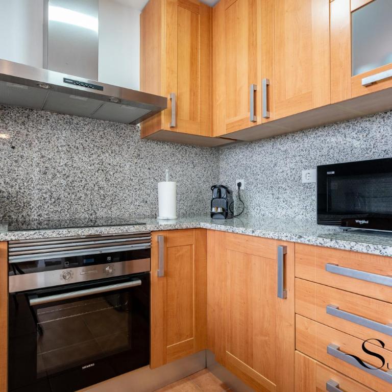 Estepona Duplex with BBQ & Jacuzzi - Two-Bedroom Apartment with Balcony and Terrace - 29