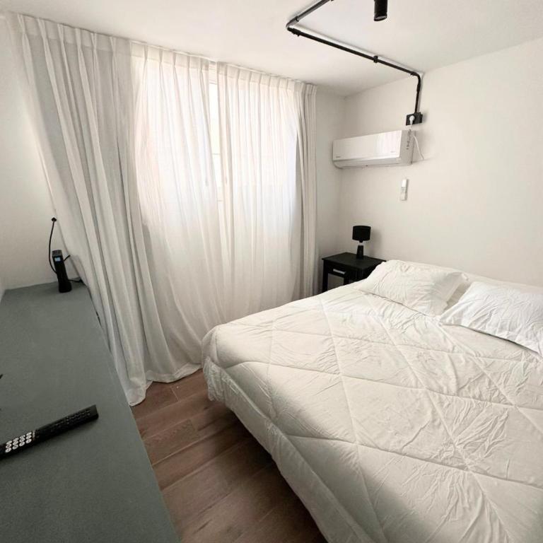 Luminoso departamento con balcón Centro La Plata - One-Bedroom Apartment - 17
