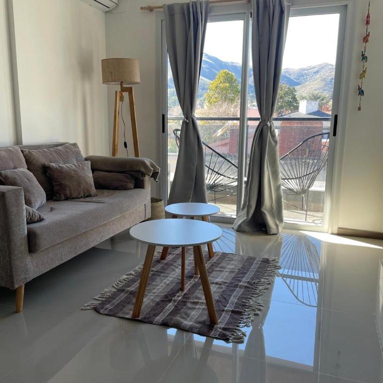 Vista Única a las Sierras Moderno, Céntrico - Apartamento de 1 dormitorio - 1