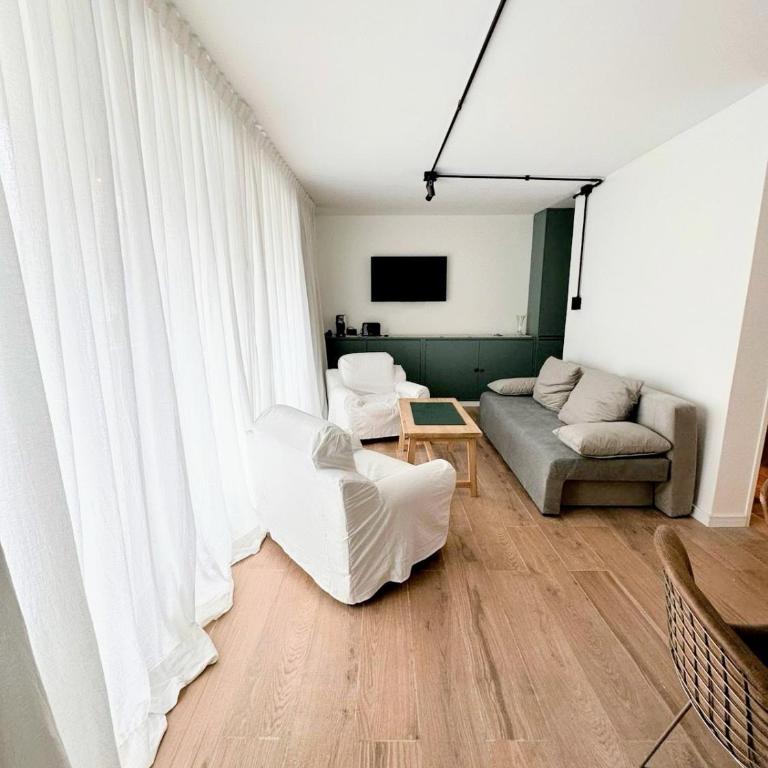 Luminoso departamento con balcón Centro La Plata - One-Bedroom Apartment - 15