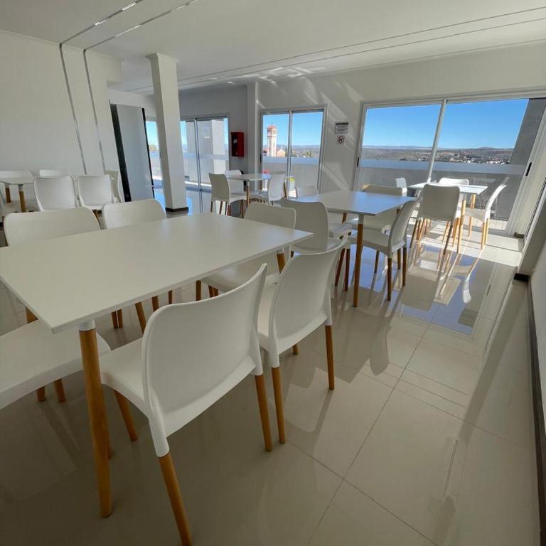 Vista Única a las Sierras Moderno, Céntrico - Apartamento de 1 dormitorio - 13