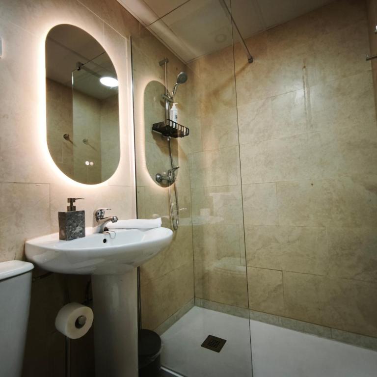 AC Apartaments Centre - Estudio con balcón - 9