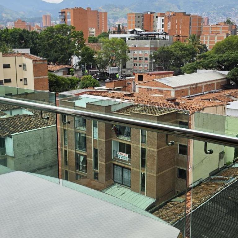 Modern 3BR-2 Balconies - Mountain Views - Laureles - Three-Bedroom Apartment with Mountain View - 14