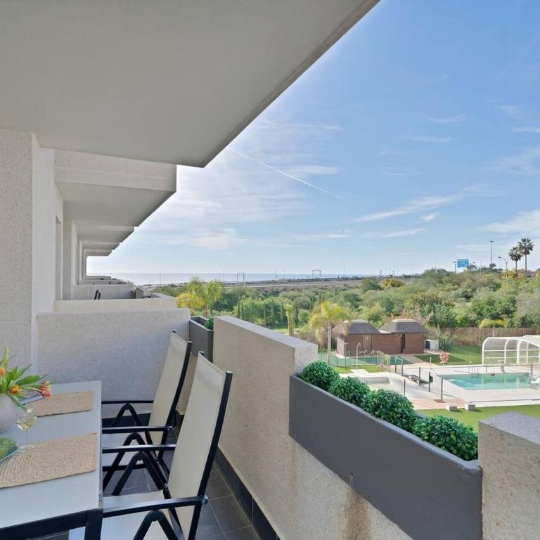 Riviera Modern 2BR Stay w Sunny Balcony and Pools - Chambre Simple - 1