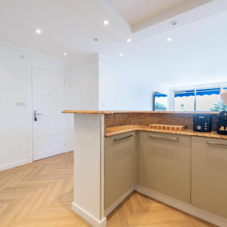 3P Traversant Vue Mer Cannes Est - Appartement - 17