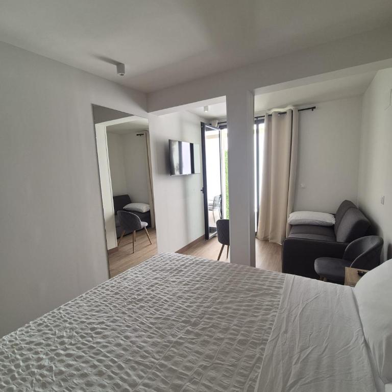 Hotel General Ricardos - Familienzimmer mit eigenem Bad - 11