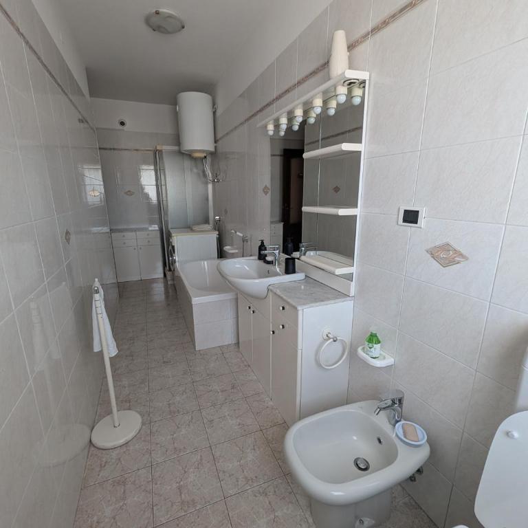 La Dimora A.B.G - Appartamento Deluxe con 2 Camere da Letto e Vista Giardino - 13