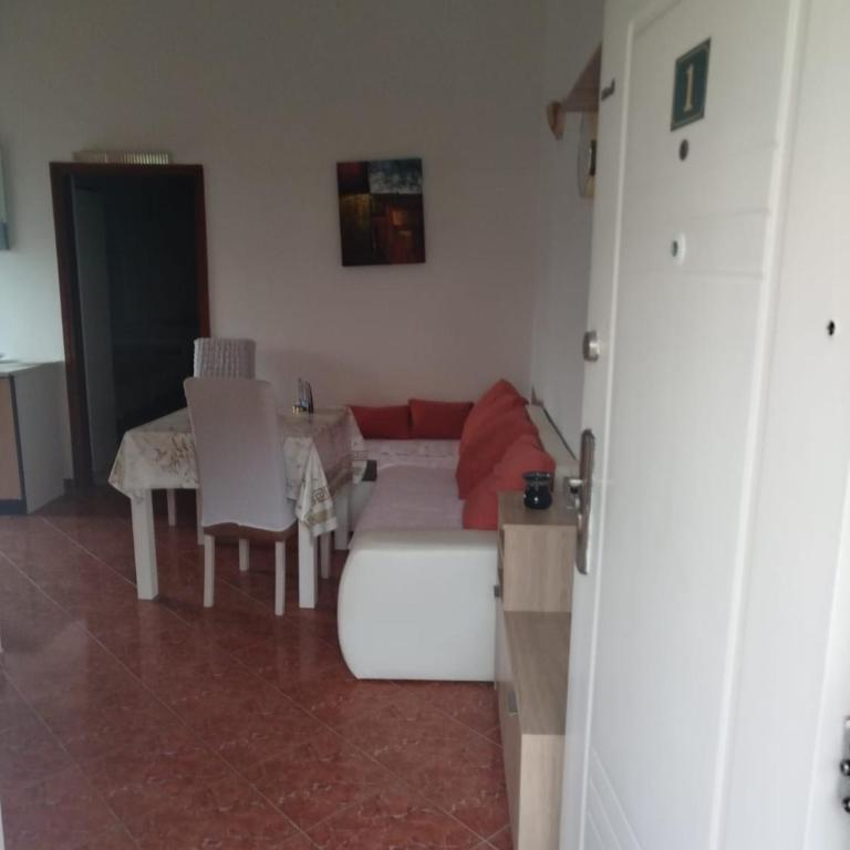 Neli 1 - One-Bedroom Apartment - 3