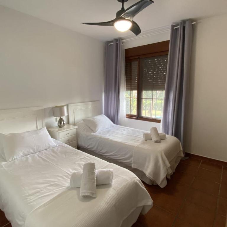M&H Torremolinos - Three-Bedroom Apartment - 6