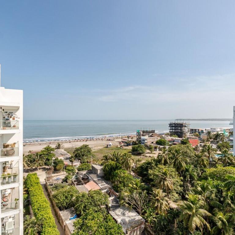 3 bedroom oceanfront apartment, fully renovated - Three-Bedroom Apartment - 23
