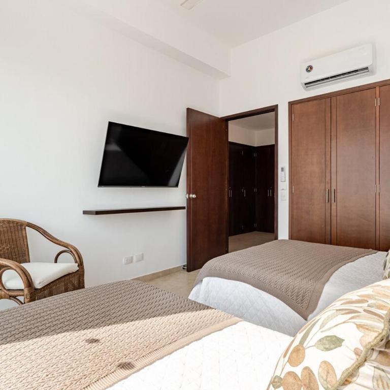 3 bedroom oceanfront apartment, fully renovated - Three-Bedroom Apartment - 24