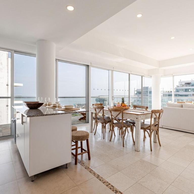 3 bedroom oceanfront apartment, fully renovated - Three-Bedroom Apartment - 26