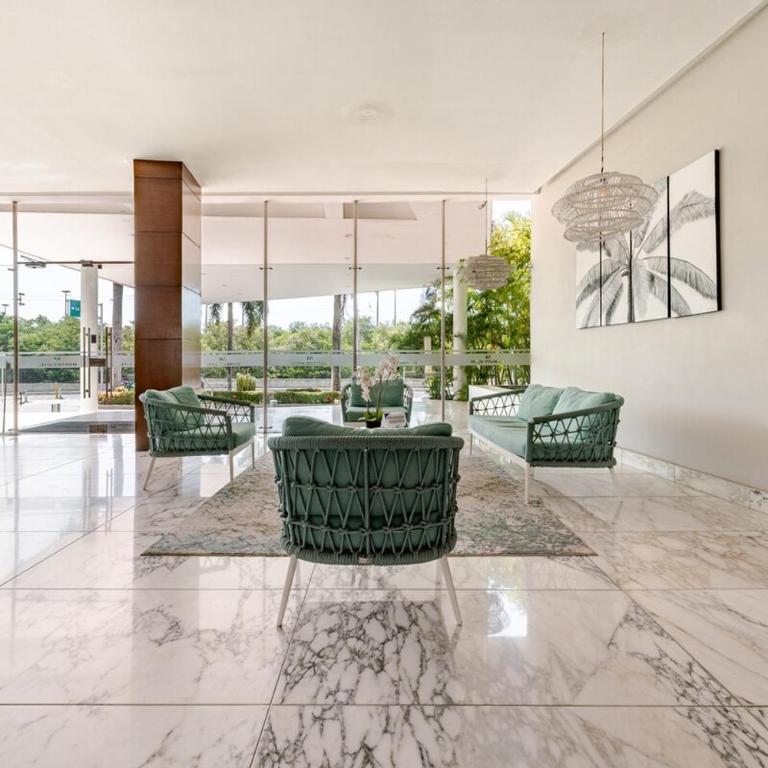 3 bedroom oceanfront apartment, fully renovated - Three-Bedroom Apartment - 45