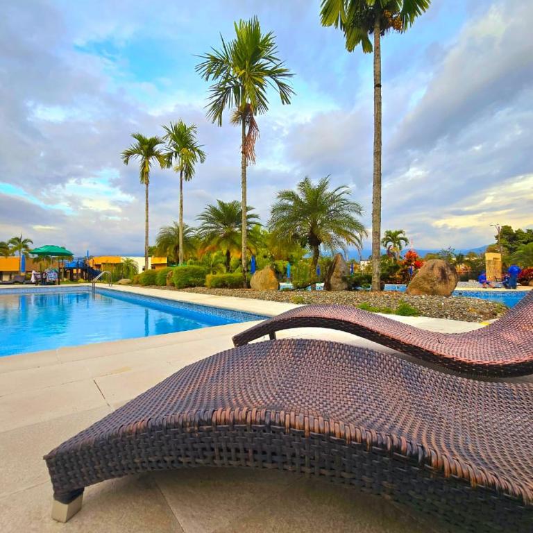 Apartamentos 2H cerca al Aeropuerto con 4 PISCINAS, Jacuzzi y Sauna by Molca Travel - Apartamento de 2 dormitorios - 1