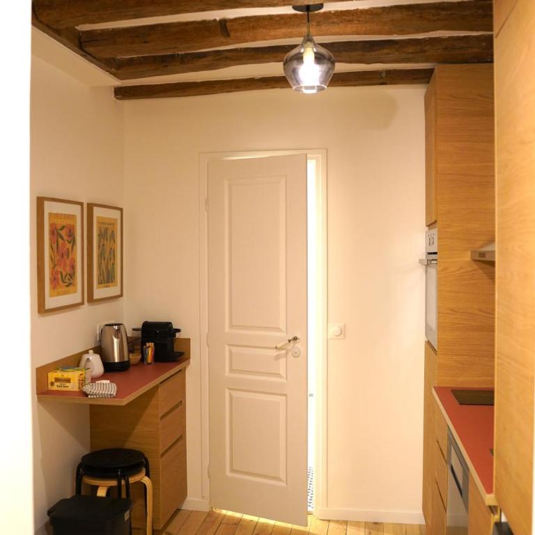 MyPeacefulParisHome - Family Room with Private Bathroom - 23