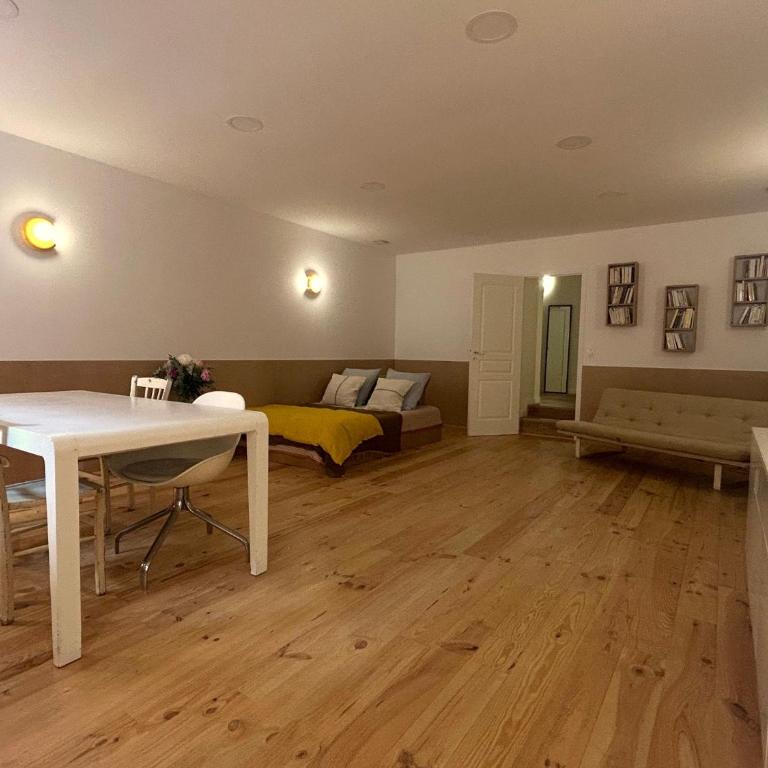 MyPeacefulParisHome - Family Room with Private Bathroom - 24