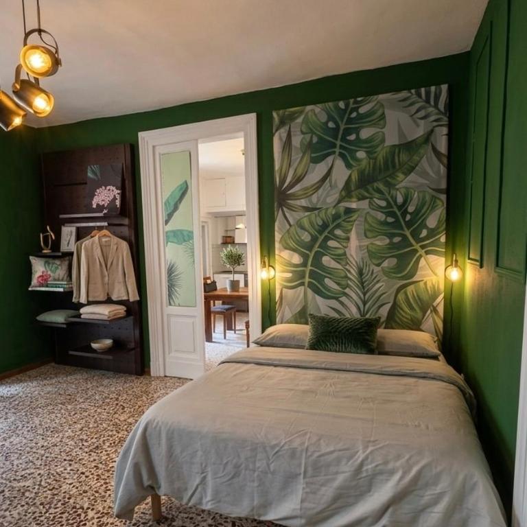 Elegant Apartment in Piazza Bovio - children free - Three-Bedroom Apartment - 22