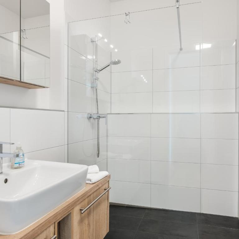 Ferienwohnung Urlaubsglück- lichtdurchflutete Wohnung mit Balkon und Seesicht - Appartamento con Vista Lago - 10