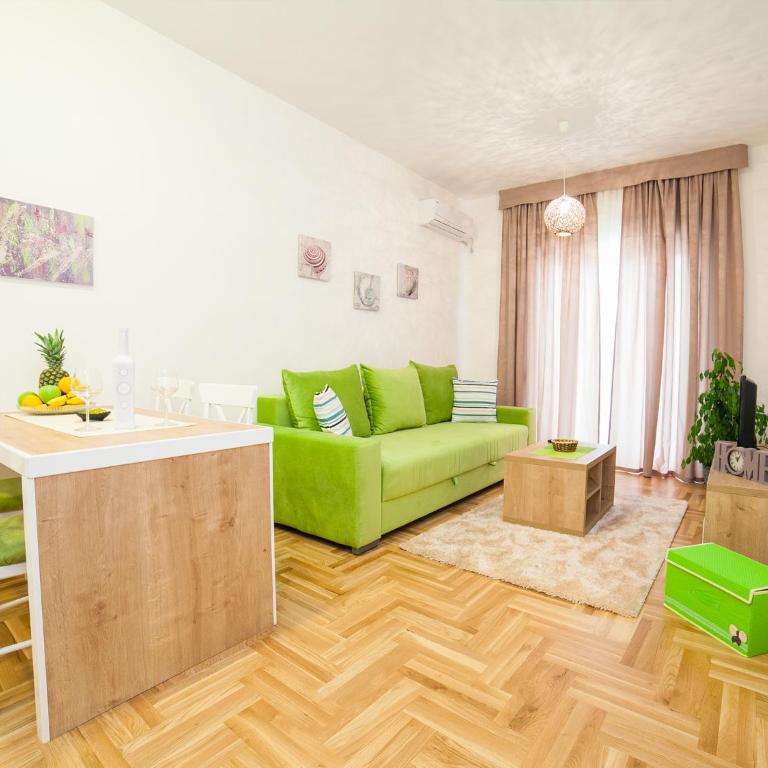 Peace 2 Apartments with parking - Apartment with Balcony - 8