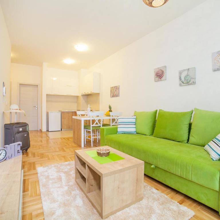 Peace 2 Apartments with parking - Apartment with Balcony - 1