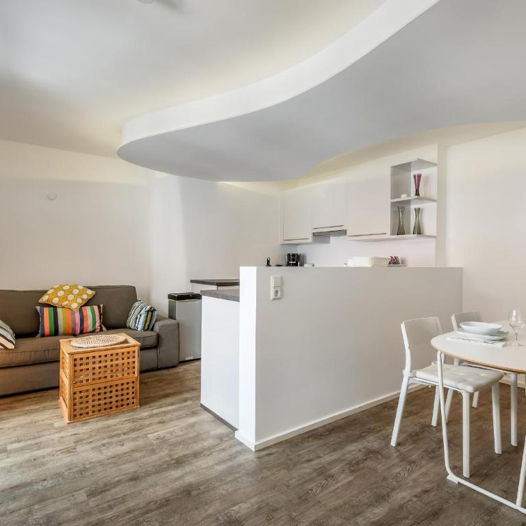 Ferienwohnung Metta - hochwertig sanierter Altbau mit Terrasse auf der Insel - Apartamento con terraza - 3