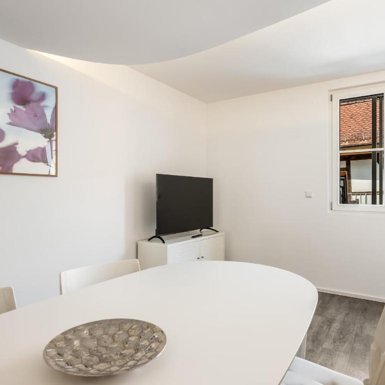 Ferienwohnung Metta - hochwertig sanierter Altbau mit Terrasse auf der Insel - Apartamento con terraza - 10