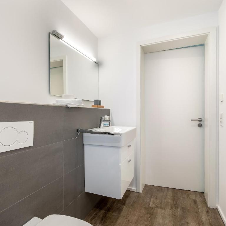 Ferienwohnung Metta - hochwertig sanierter Altbau mit Terrasse auf der Insel - Apartamento con terraza - 11
