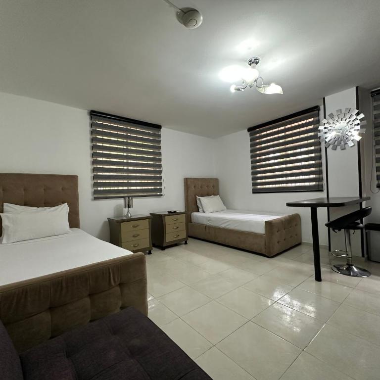 Hotel Roosevelt Plaza - Family Room - 1