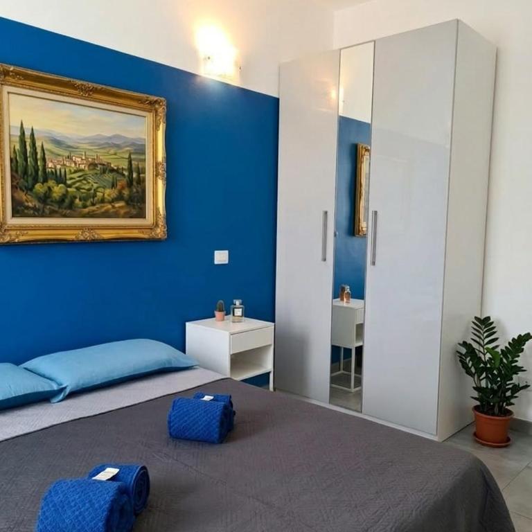 -L' Oasi Del Turista, Room 5- CENTRAL STATION private external bathroom - Camera King con Balcone - 1