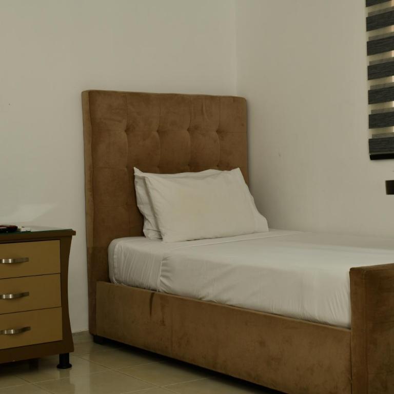 Hotel Roosevelt Plaza - Family Room - 3