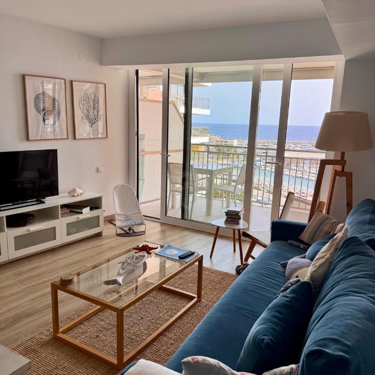Precioso apartamento delante del mar en Palamós - Three-Bedroom Apartment - 1
