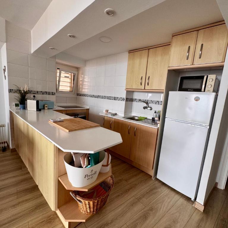 Precioso apartamento delante del mar en Palamós - Three-Bedroom Apartment - 3