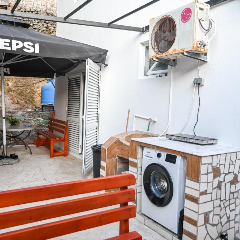Lana Apartments - Double Room with Terrace - 11