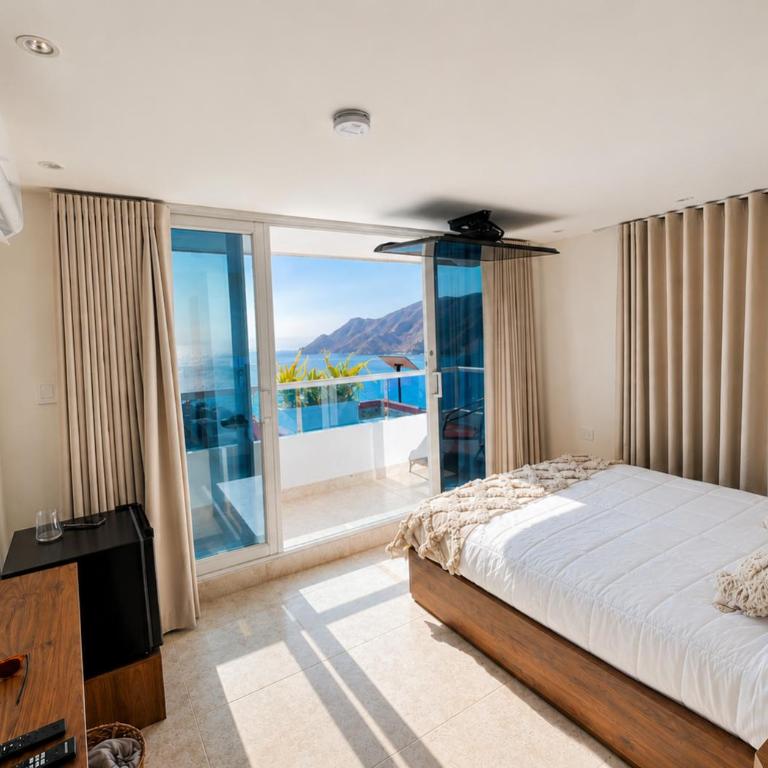 TAGANGA JABA NEMAKU Boutique hotel - Deluxe Double Room with Balcony and Sea View - 1