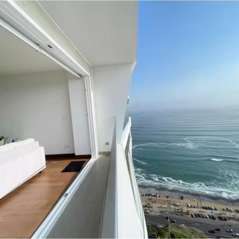 OceanFront Larcomar Apartments - Apartment with Pool View - 1