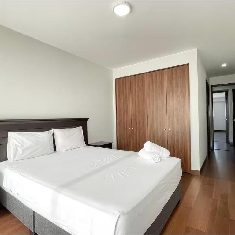 OceanFront Larcomar Apartments - Apartment with Pool View - 11