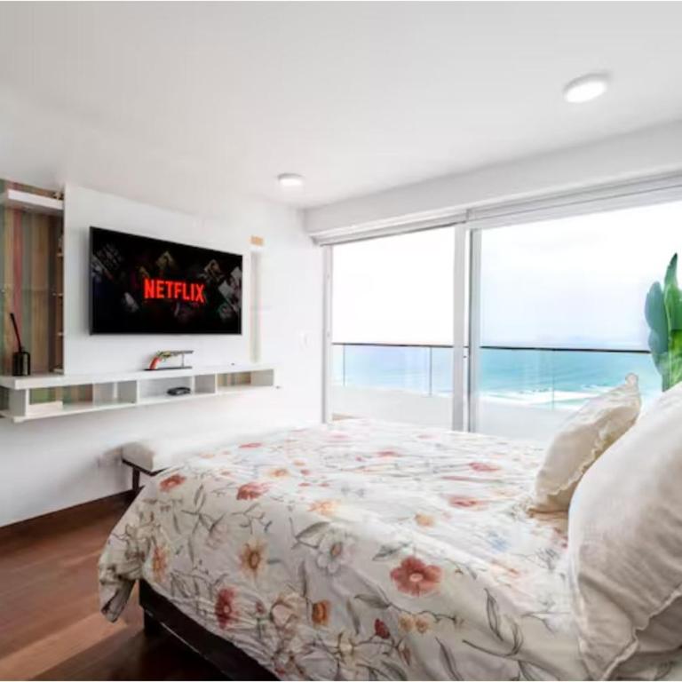 OceanFront Larcomar Apartments - Apartment with Pool View - 8