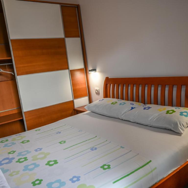 Lana Apartments - Family Room with Sea View - 11
