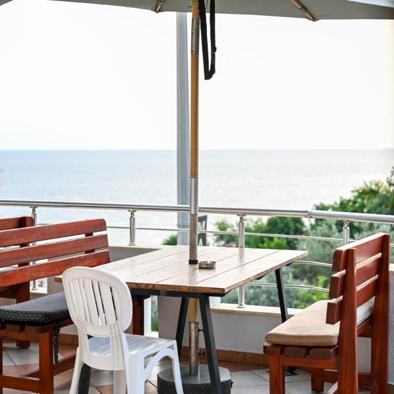 Lana Apartments - Family Room with Sea View - 13