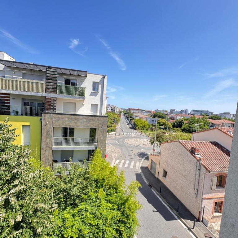 Modern 4-room apartment 3 bedrooms Netflix Parking - Three-Bedroom Apartment - 5