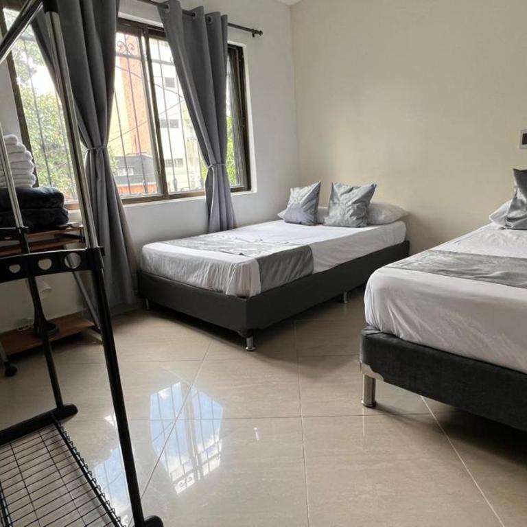 Hotel Laureles Home - Quadruple Room with Private Bathroom - 17