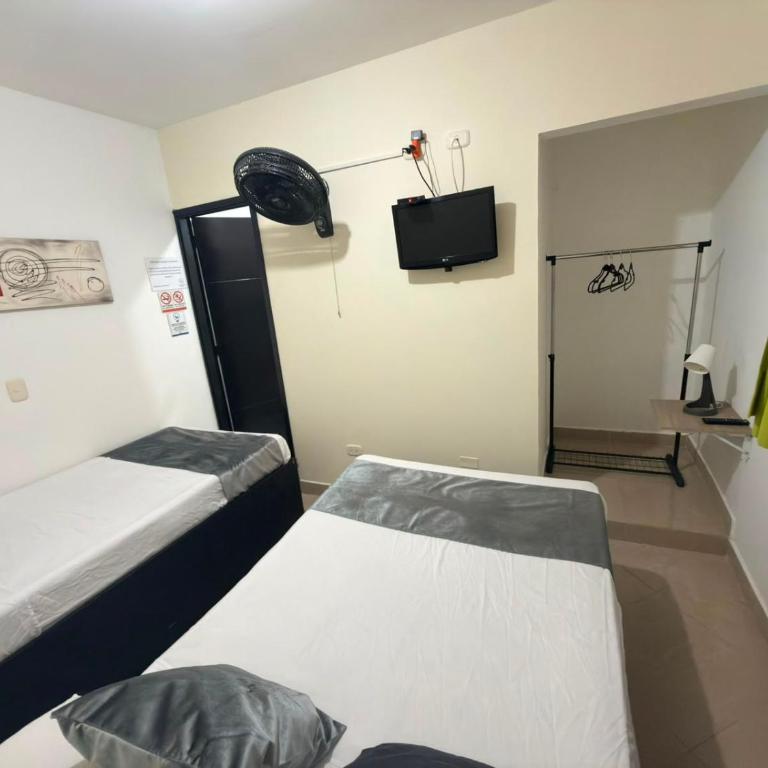 Hotel Laureles Home - Double Room with Private Bathroom - 7